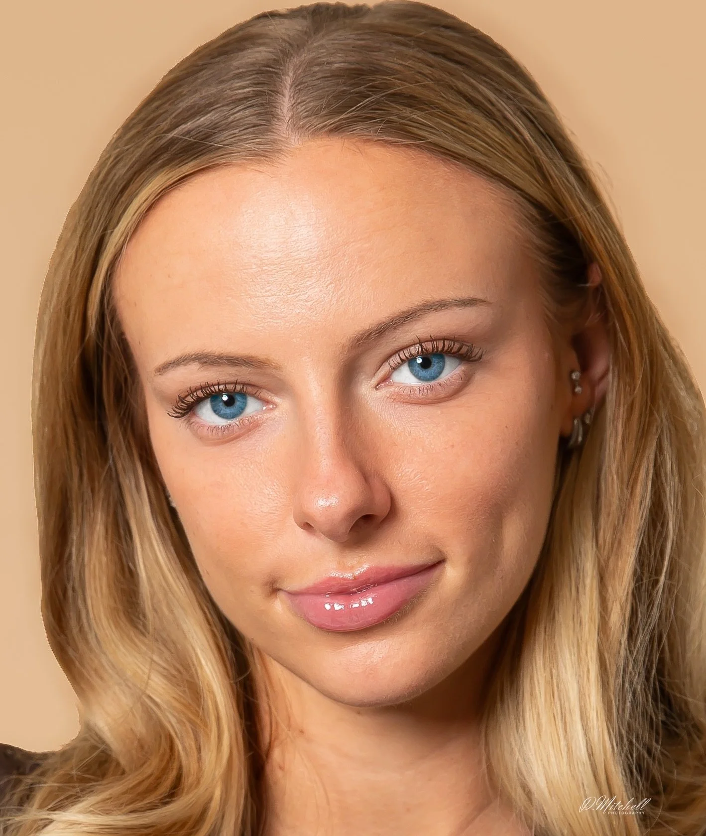 1, 2, or 3? ✨

Sometimes the beauty of a photograph isn&rsquo;t in the big scene &mdash; it&rsquo;s in the details.

The small textures. 
The way light hits just right. 
The tiny moments most people would walk past without noticing.

Close-up photogr