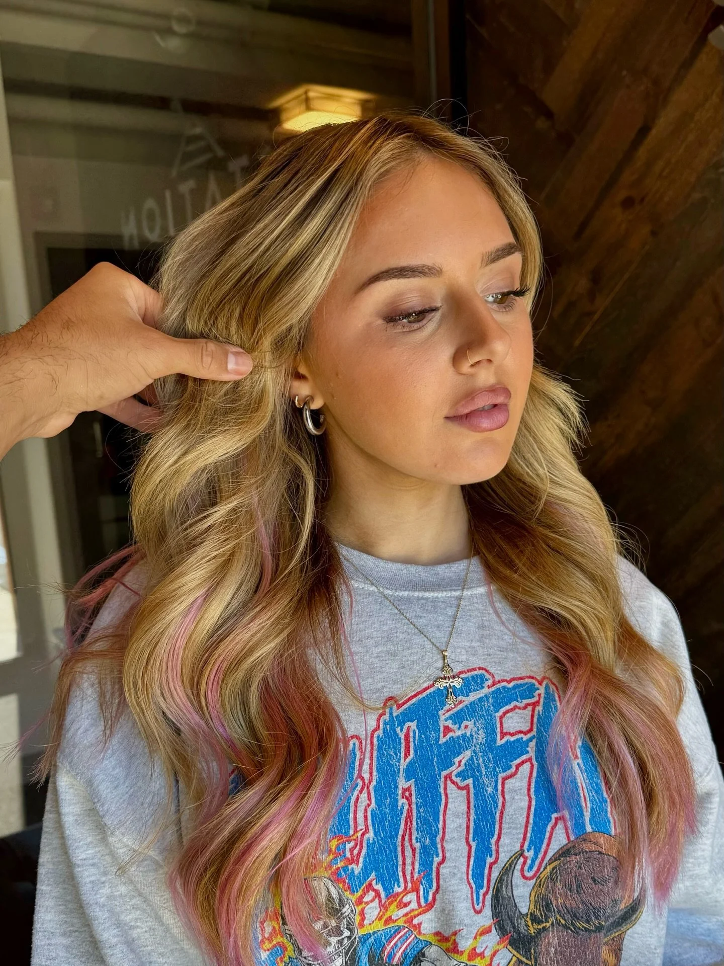Adding a pop of pink with extensions ✨