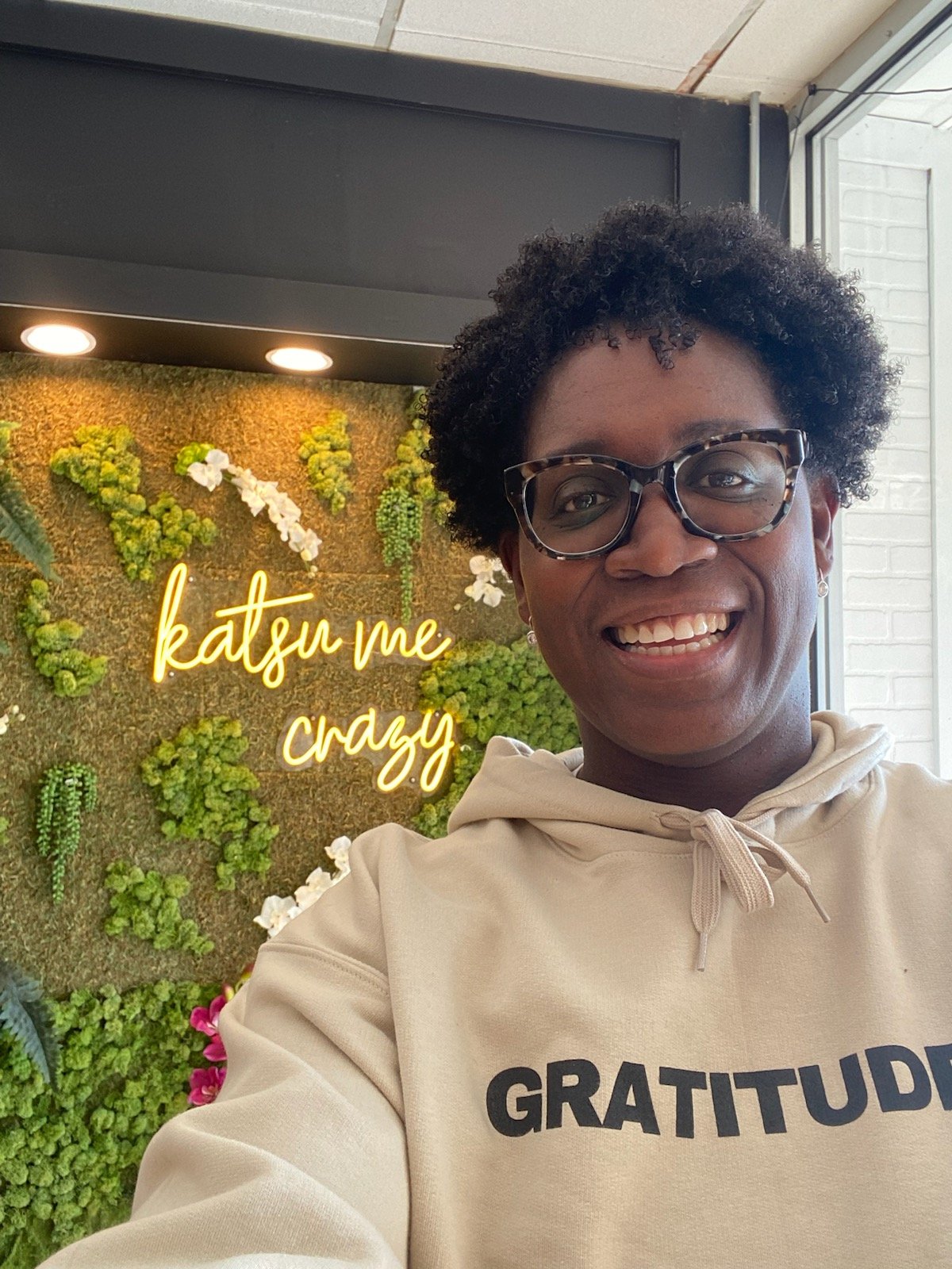 Woman in sand GRATITUDE Premium Hoodie