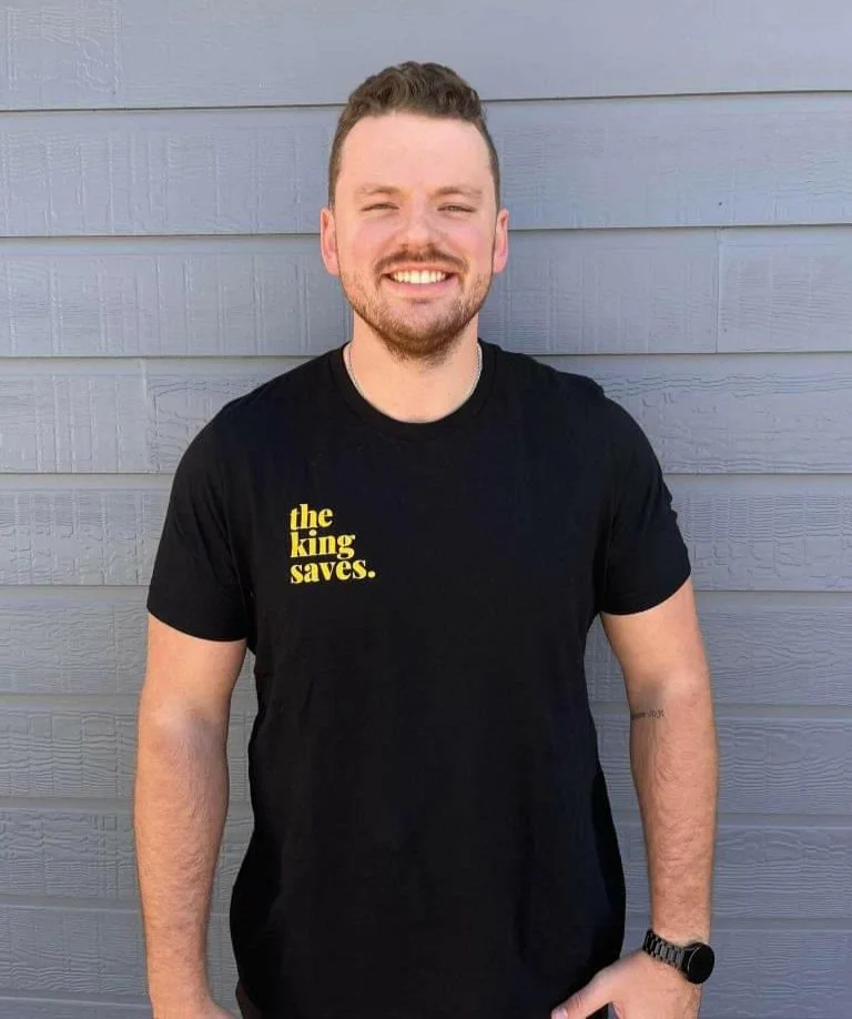 Man in The King Saves shirt