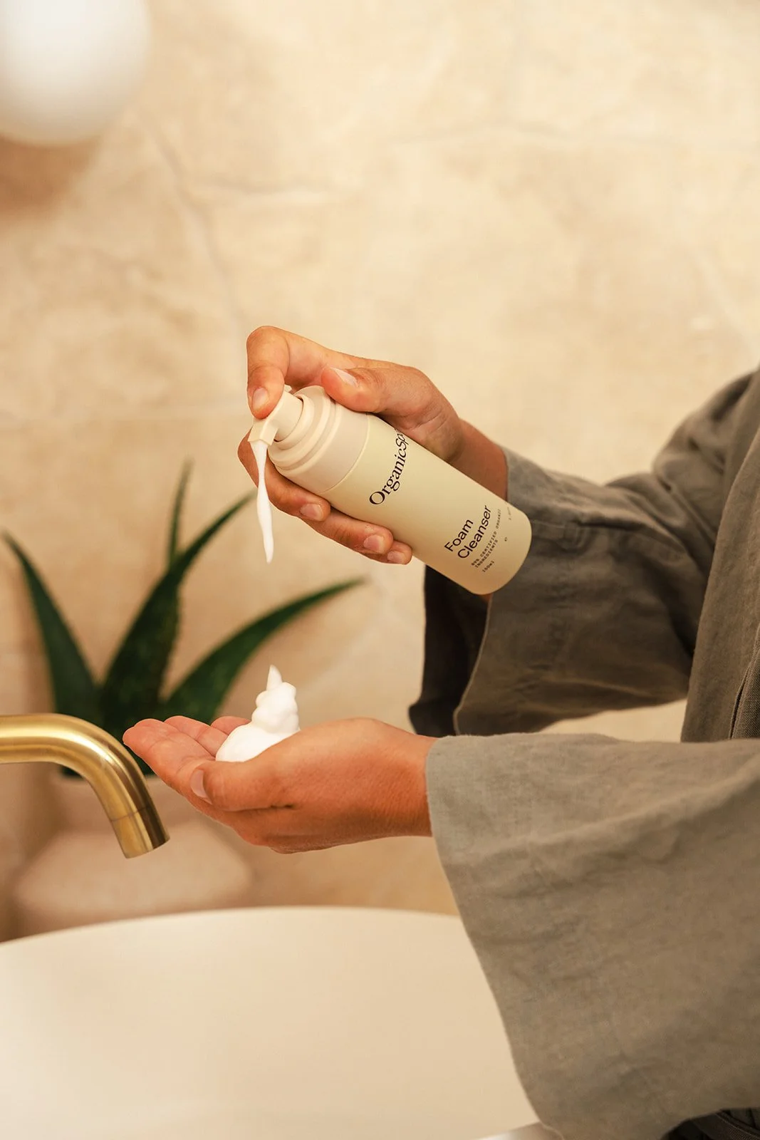 OrganicSpa Foam Cleanser DSC02409.jpg