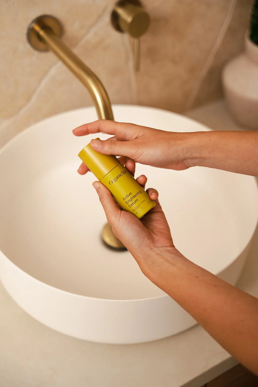Organicspa Active Brightening Serum DSC09854.jpg