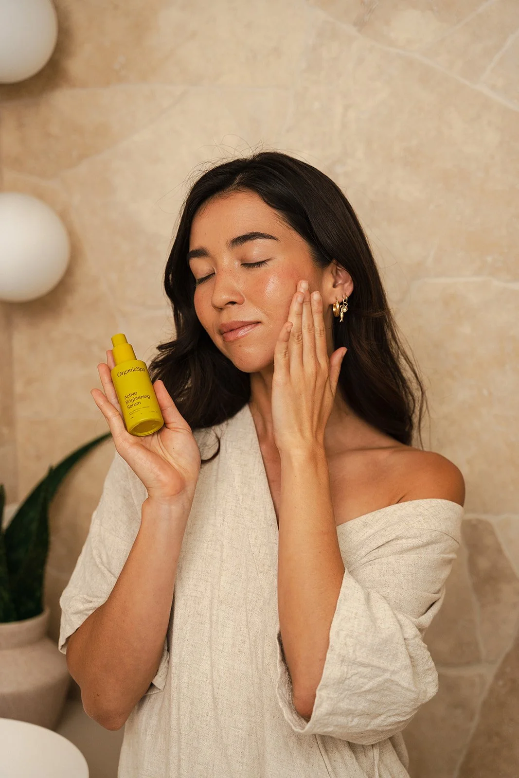 Organicspa Active Brightening Serum DSC09995.jpg