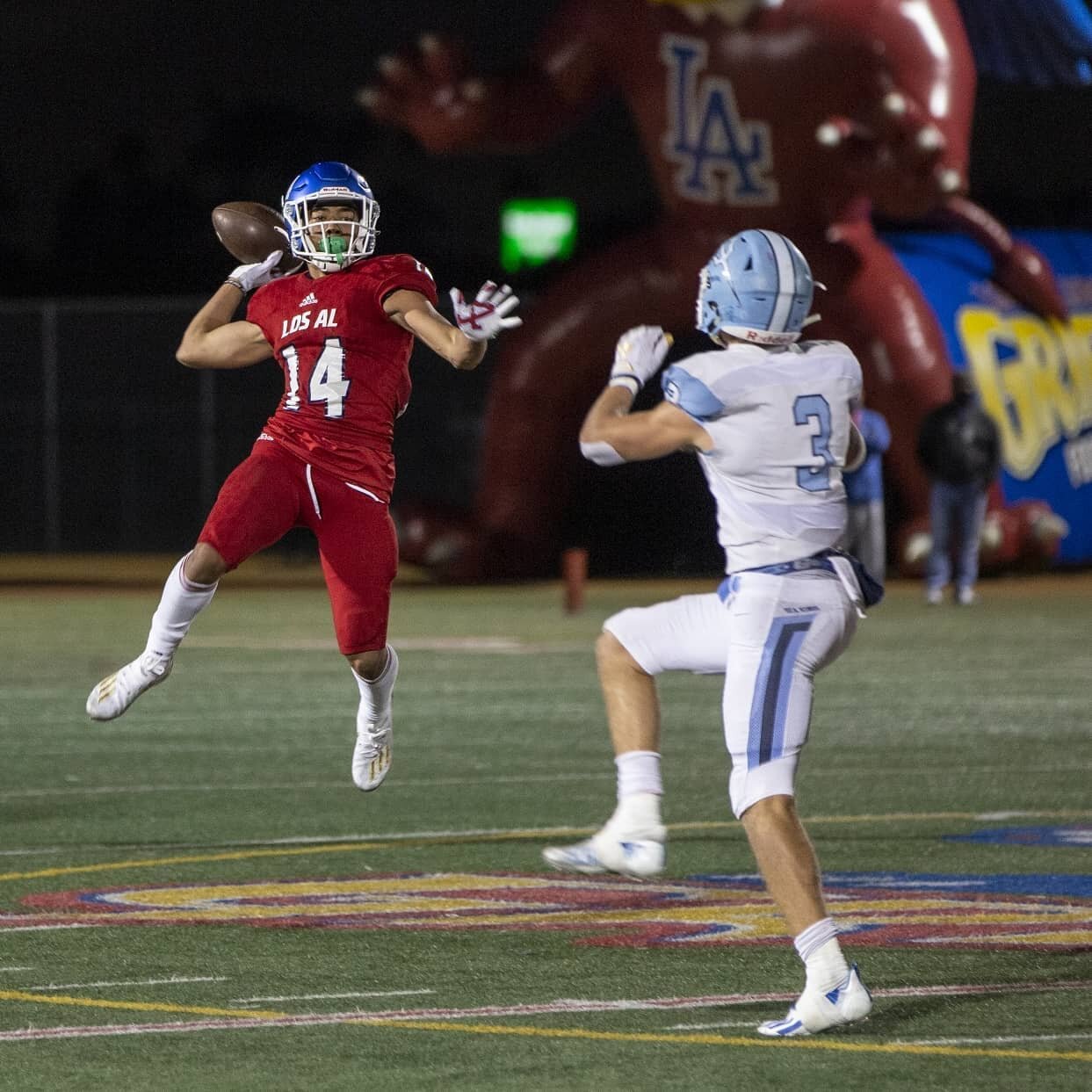 Losal vs. Corona Del Mar

Got some field time shooting a @losalgriffinfootball game last week. While Corona Del Mar led 21-17 at halftime, the Griffins offence rallied for a 35 point third quarter, after the defence intercepted a pass for a touchdown