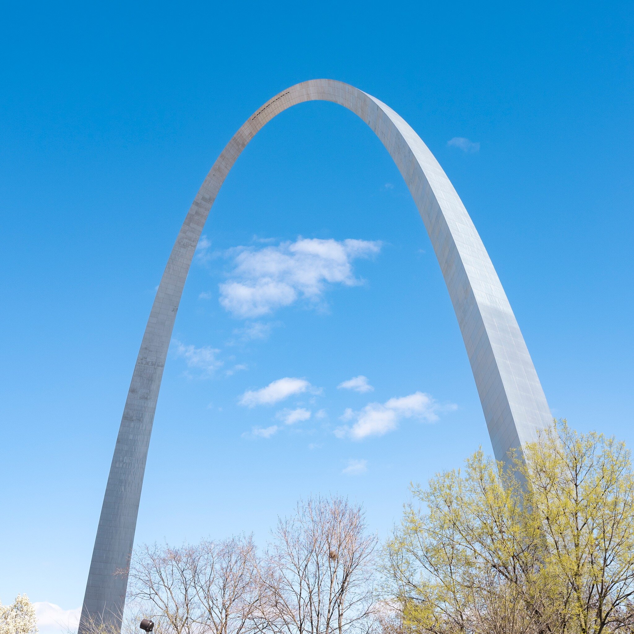 Gateway Arch📸

Another photo gig turned adventure with @cvandesteeg11. 

Silly stuff for the algorithm:
#landscape #arch #gatewayarch #stlouis #stlouismo #landscapephotography #photo #photography #fickephotography #travel #travelphoto 

The technica