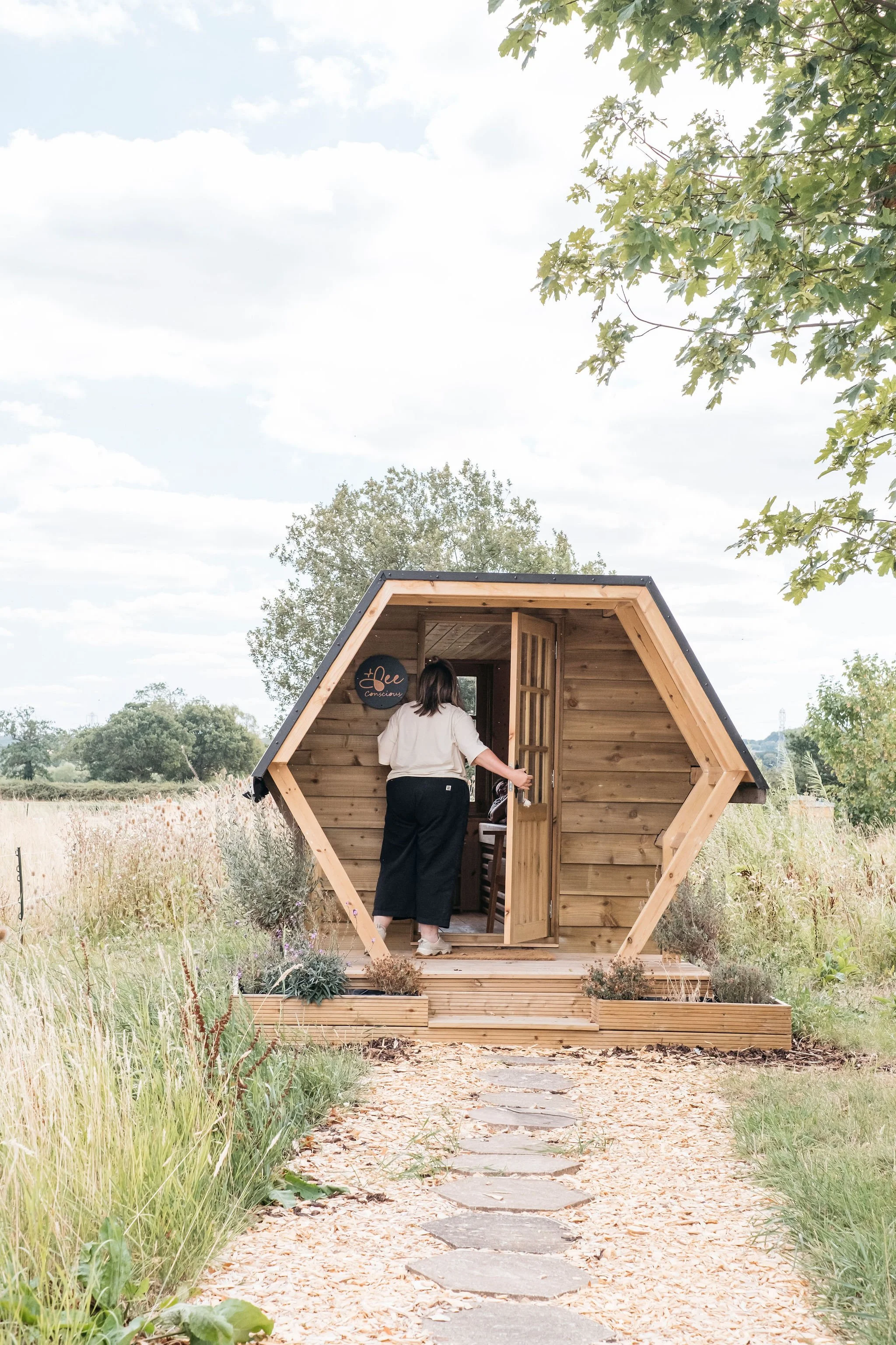 Lifestyle: I try out a New bee therapy pod experience in South Derbyshire. 