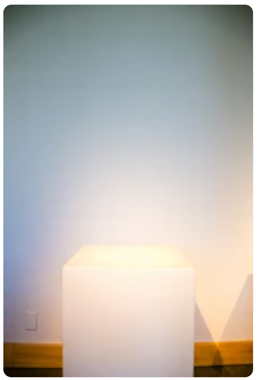  Penso em fazer o desenho animado sobre a imagem pronta de um pedestal.   Acho que vou ter que alugar a tv, pois a que eu poderia levar não é smart. 