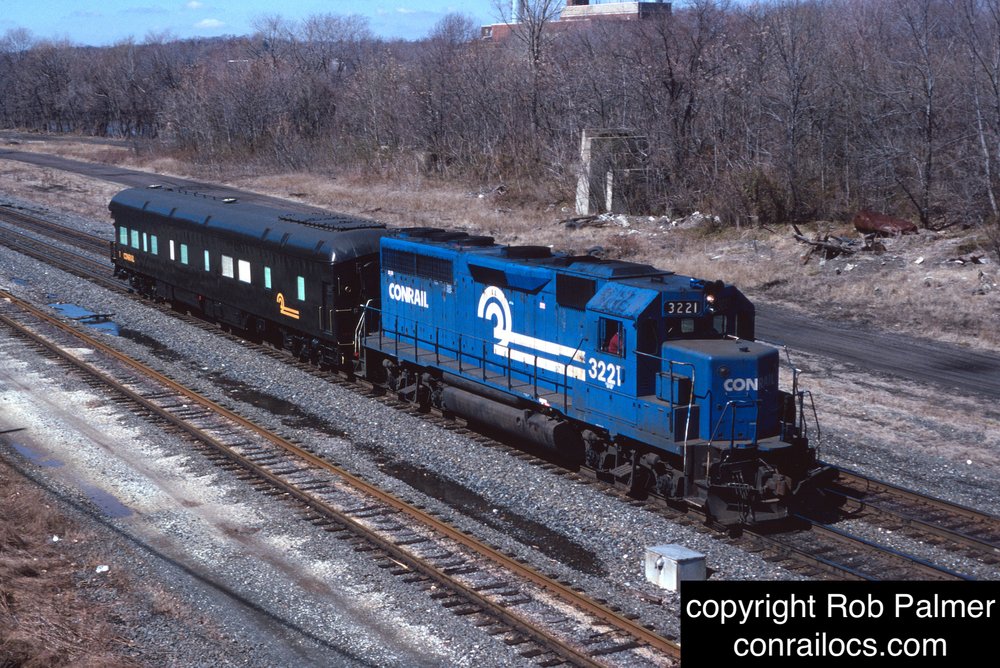 GP40 3221 with Conrail 1