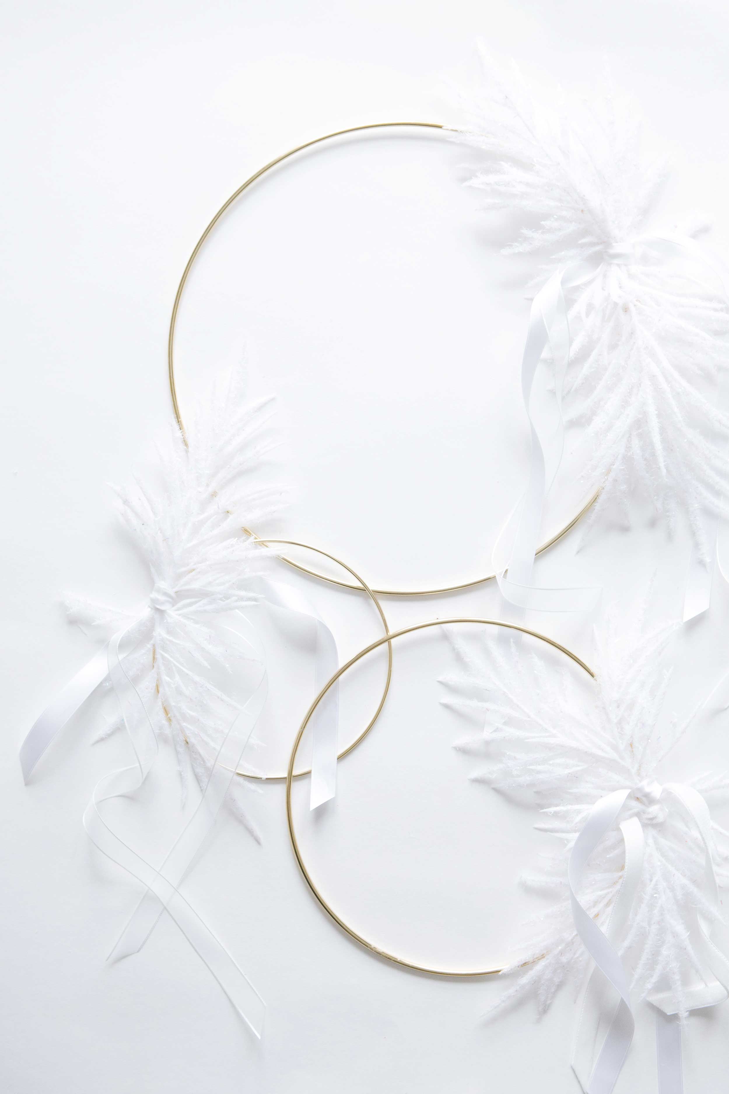 A Modern and Minimal Wreath DIY