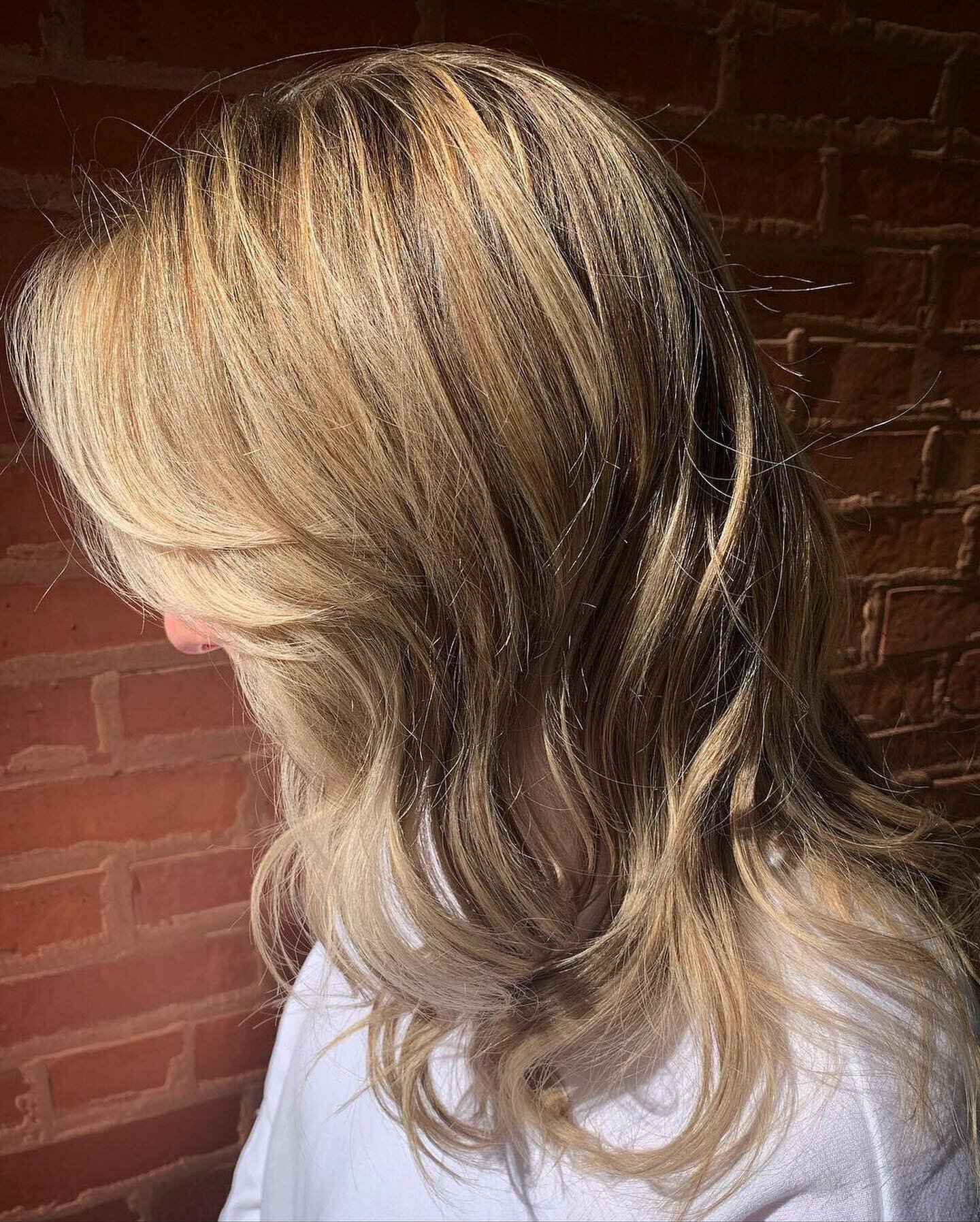 Repost from @miss_rachel_casey
&bull;
Change is in the hair! Added lowlights to give her blonde a refresh for Fall! 🍂💁🏼&zwj;♀️
.
.
.
#rksalonchicago #chicagosalon #chicagohair #chicagohairstylist #chicago #boystownchicago #northalsted #wrigleyvill