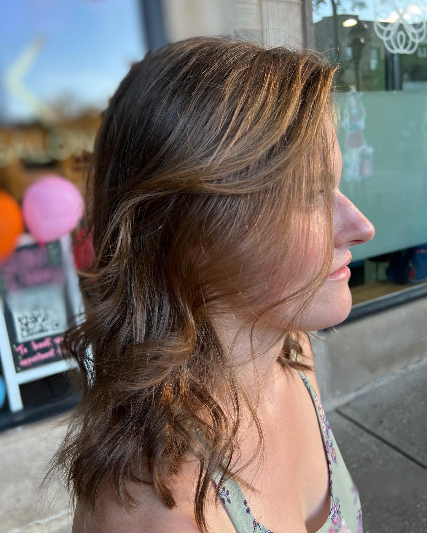 More fabulous hair by Kels, @cuts.by.spooky 🍂🤎☀️ 

#hair #haircut #hairstylist #hairstyles #freshcut #newdo #rksalon #trim #chicagosalon #lakeviewchicago #boystownchicago #wrigleyville