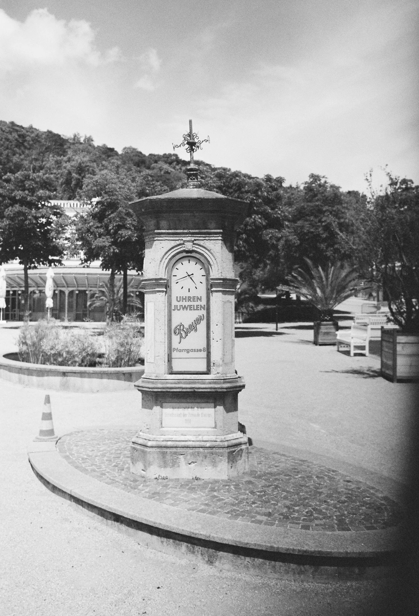R1-01229-029A.jpg