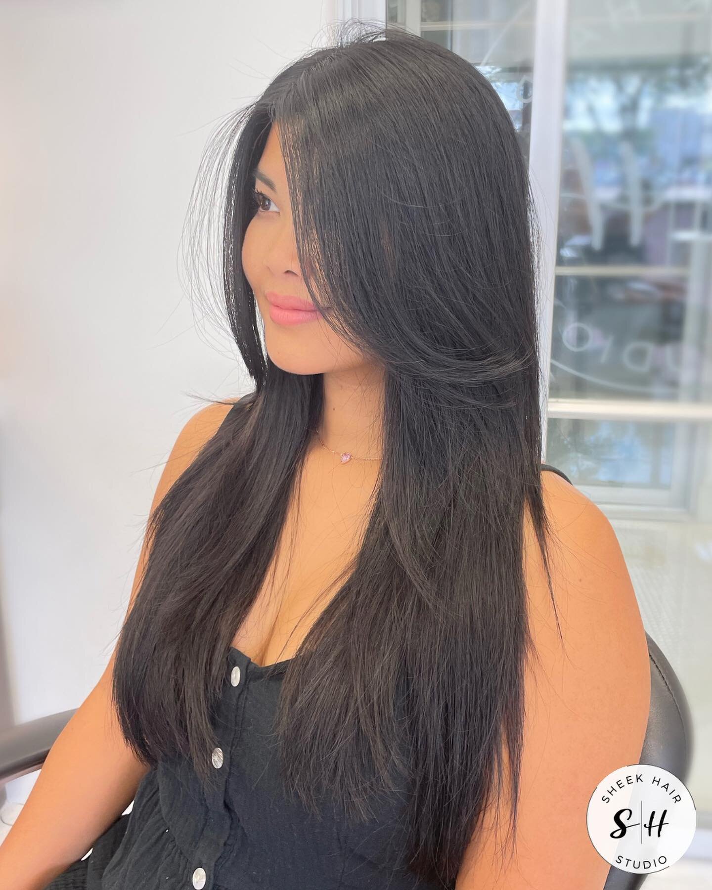 Book your Brazilian Blowout Today to:⠀
⠀
1️⃣ Smooth &amp; eliminate frizz for up to 12 weeks ⠀
2️⃣ Improve overall condition of the hair ⠀
3️⃣ Cut styling time in half ⠀
4️⃣ Great for ALL hair types ⠀
5️⃣ Protects strands against fluctuating temperat