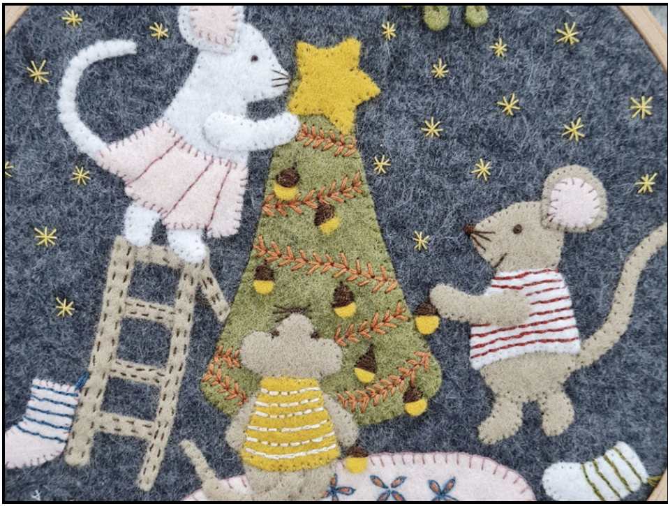 Christmas with the Mouse Family. Felt Appliqué Hoop Kit