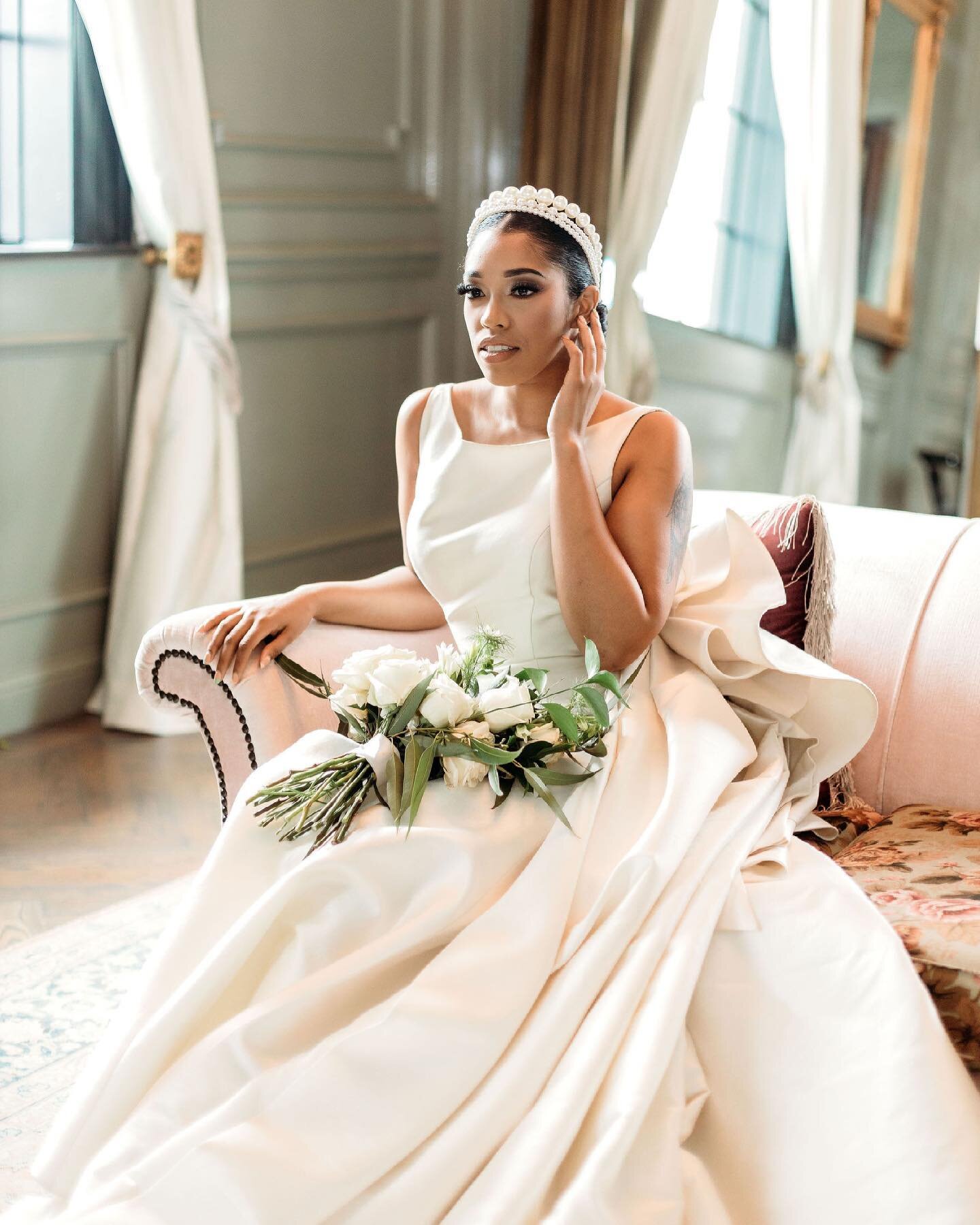 So Luxurious ✨😍 swipe to see the full length of the train on this beautiful dress! 👰🏽 

Venue: @themasondallas
Planner: @nxtlvlhouston
Makeup: @khbeautymua
Dress: @impressionbridalstores
Florals: @wildwoodwedtx
Florals: @freedomfloraltx