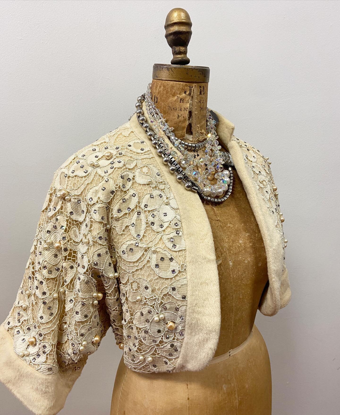 A little bit of bling! 
Beaded Lace Felt Bolero $58.
Vendome 3 Strand Crystals $48.
80s Beaded Chain Necklace $20.
#vintage #dmfordetails