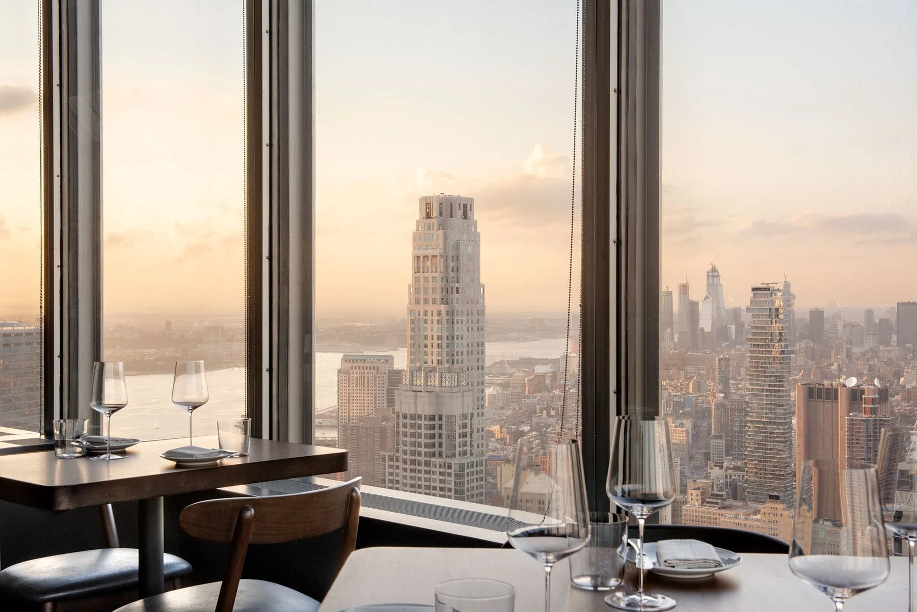46173Manhatta_Dining_Room_Views_Dusk_Credit_Emily_Andrews.jpg