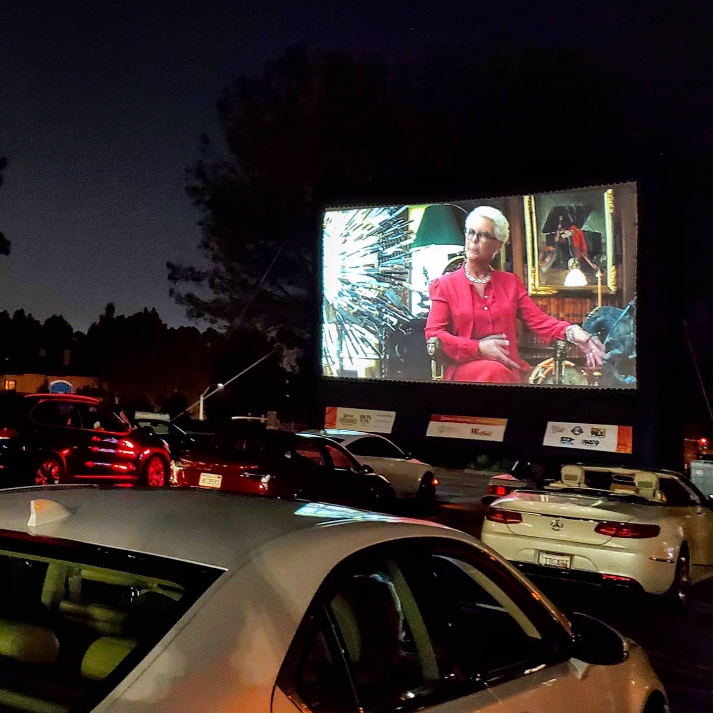 #DriveInMoviesAtWestfieldUTC showing #KnivesOut with @westfieldutc and @sdfilmfestival .. 
#JamieLeeCurtis 

Tomorrow night, same spot, #FerrisBuellersDayOff !! ❤🙏