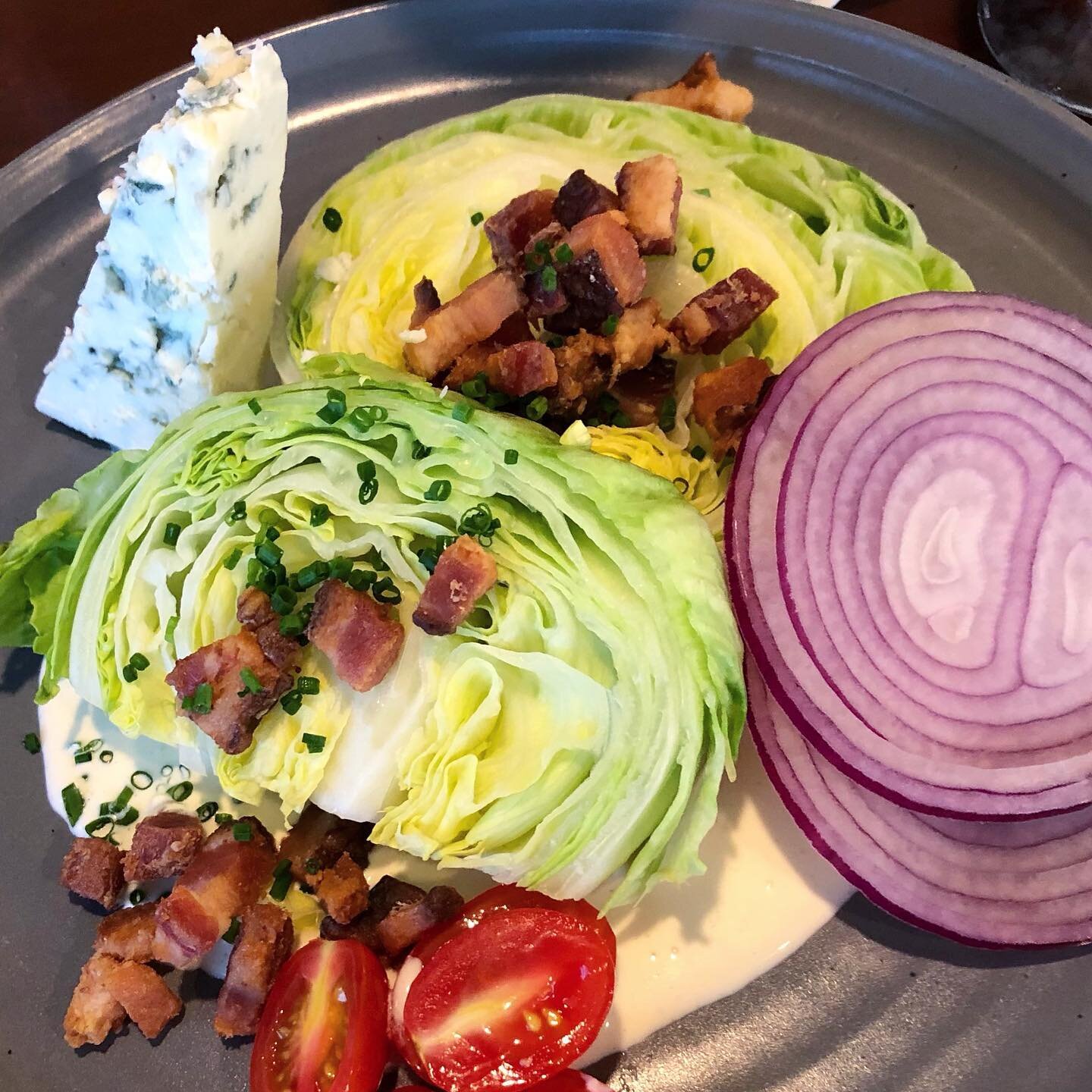 Edible iceberg. Enjoyed a deconstructed wedge salad with the most outstanding, creamy, raw milk blue cheese from Great Hill Dairy in Marion, MA. Wedge is a salad of pure edible pleasure, no assembly required.🥗🥬🍅🥓