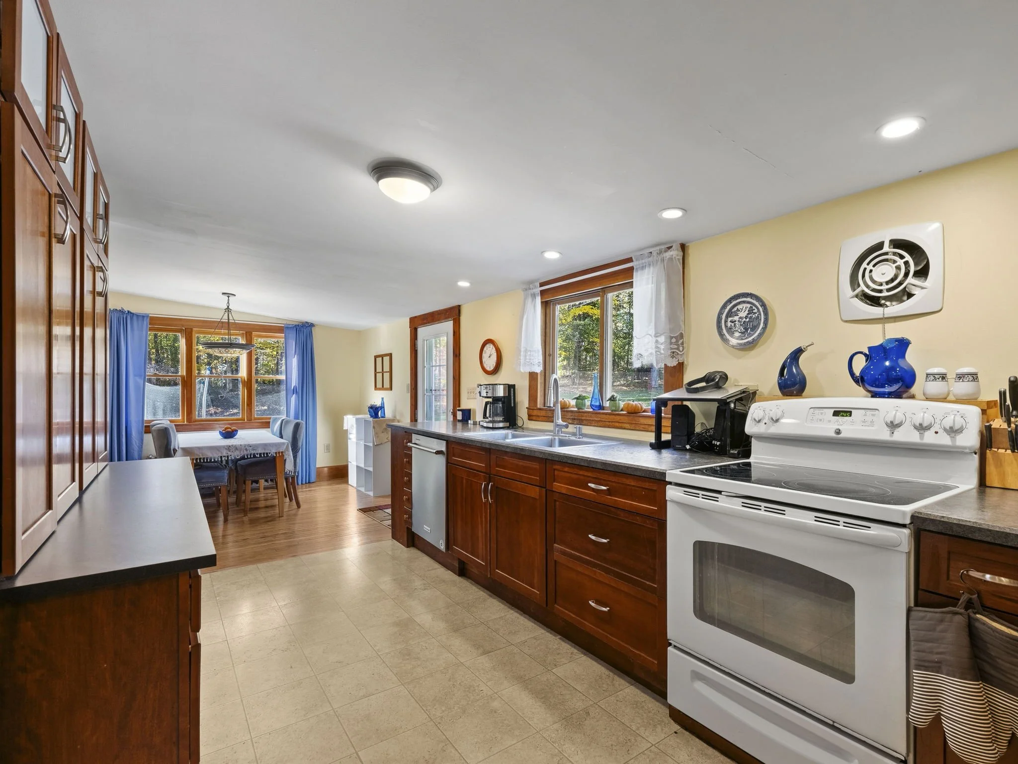 19-web-or-mls-7 Shepley St Groton MA 01450_0019.jpg