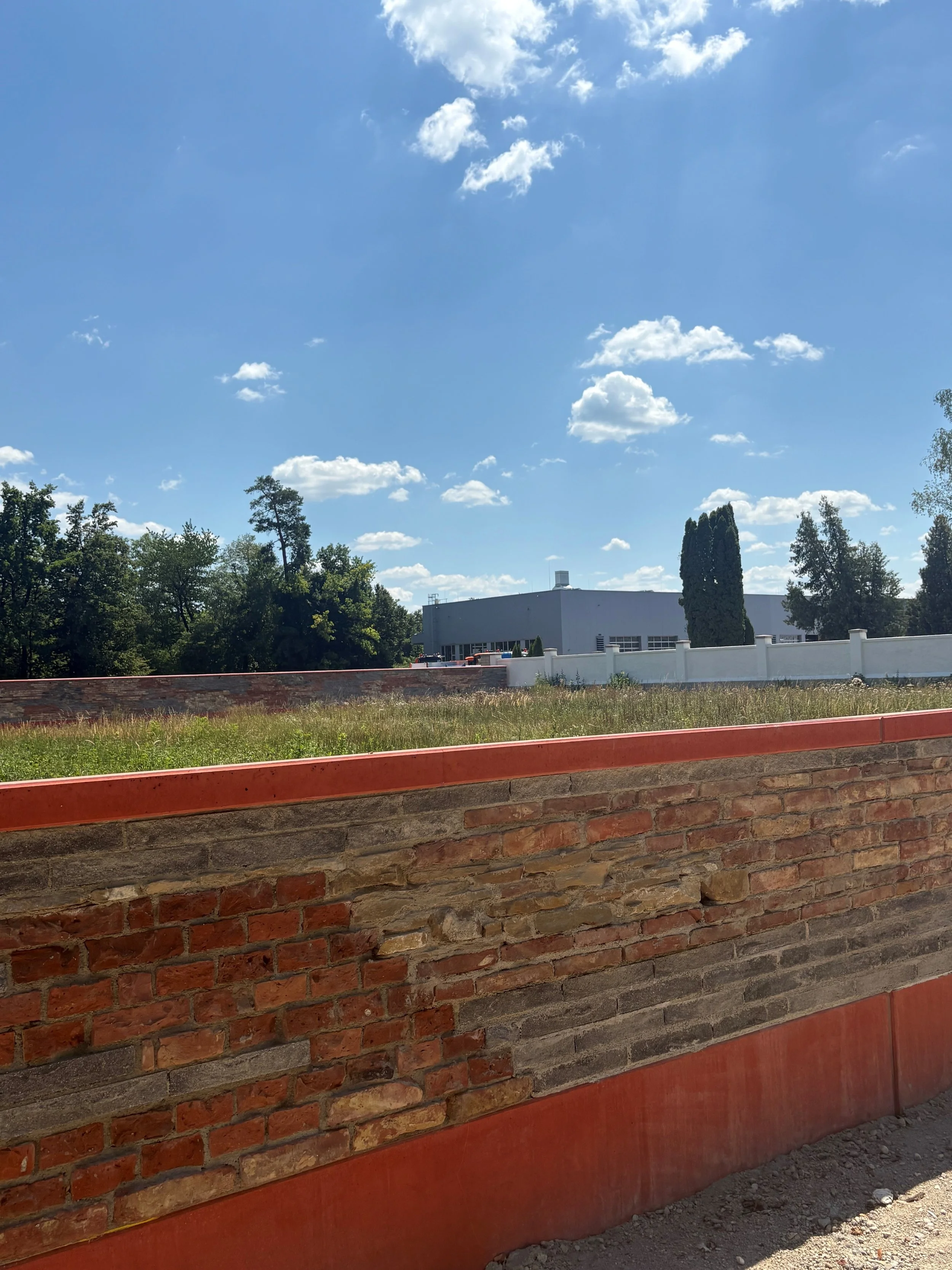 Gedenkort_Mauer_AufbauJuli2026_4.jpg