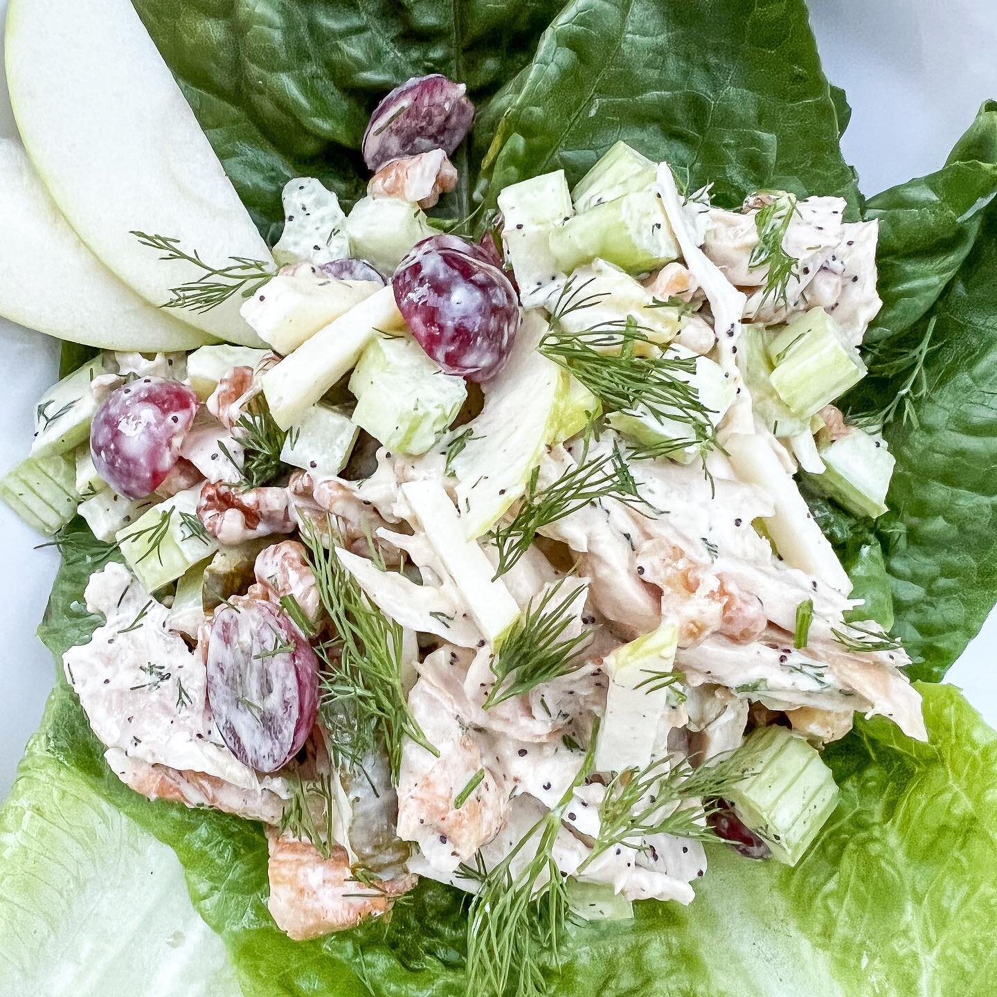 Added a Granny Smith Apple to my Sonoma Chicken Salad last night and it was *chef&rsquo;s kiss* 🤌🏼 the perfect amount of crunch with a little sweetness!

Recipe on the blog! 🍏🥬 

#finewithfood #springdinner #chickensalad