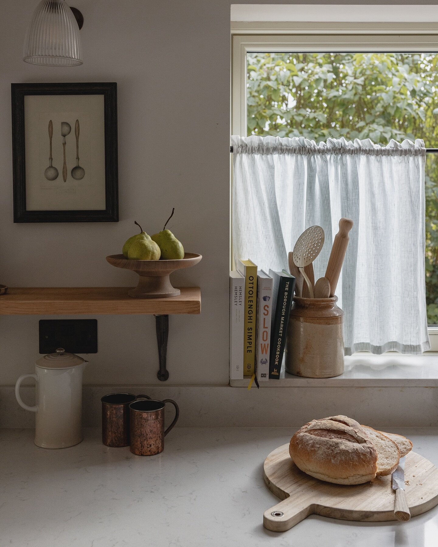 Kitchen details

Shelf and brackets by @folkhaus.co 
Selection of cook books including @melissa.hemsley 
Bread Knife ~ Vintage 
Pedestal wood fruit bowl ~ Vintage
Cafe Curtain Fabric ~ @gpjbaker 

📷 @daisypricephotography
