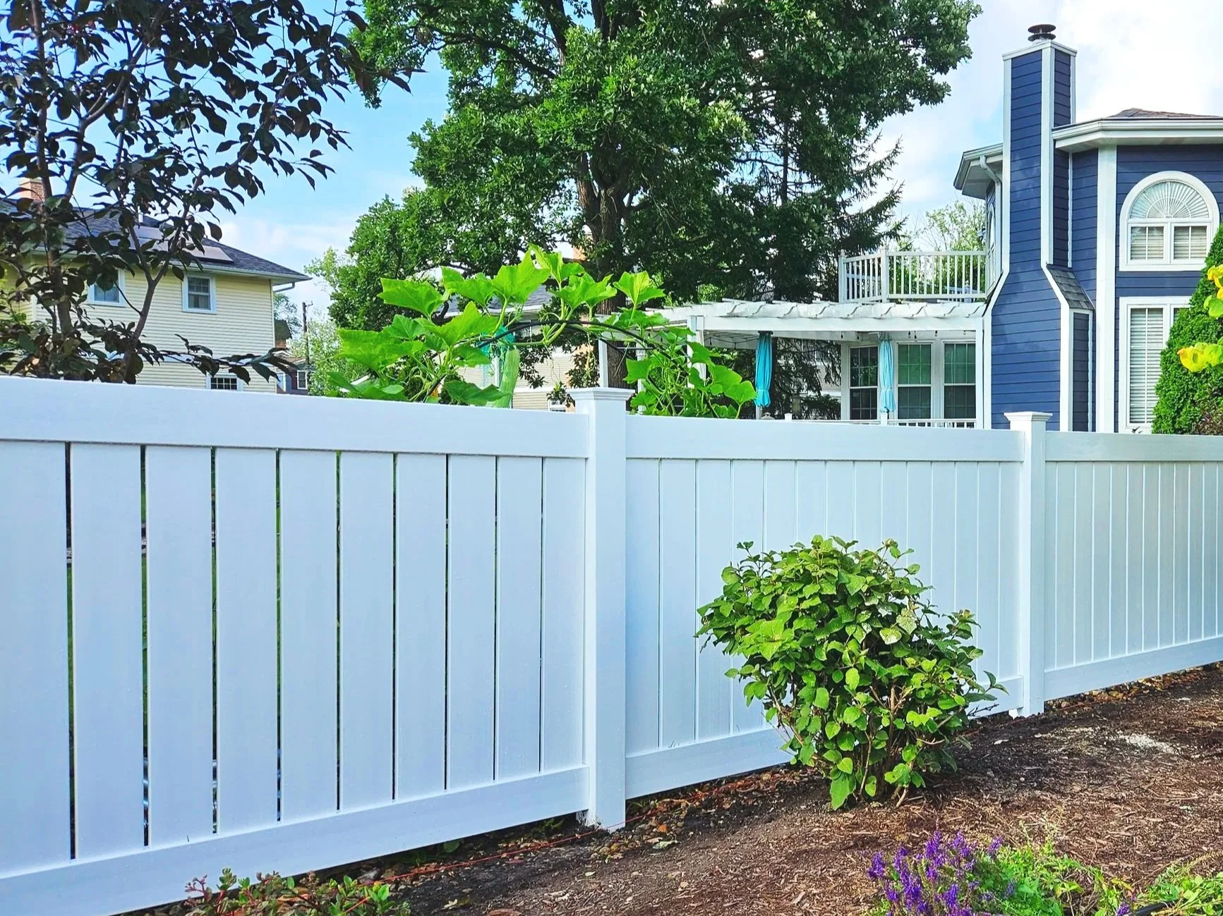 Semi privacy vinyl fence in Glen Ellyn, IL