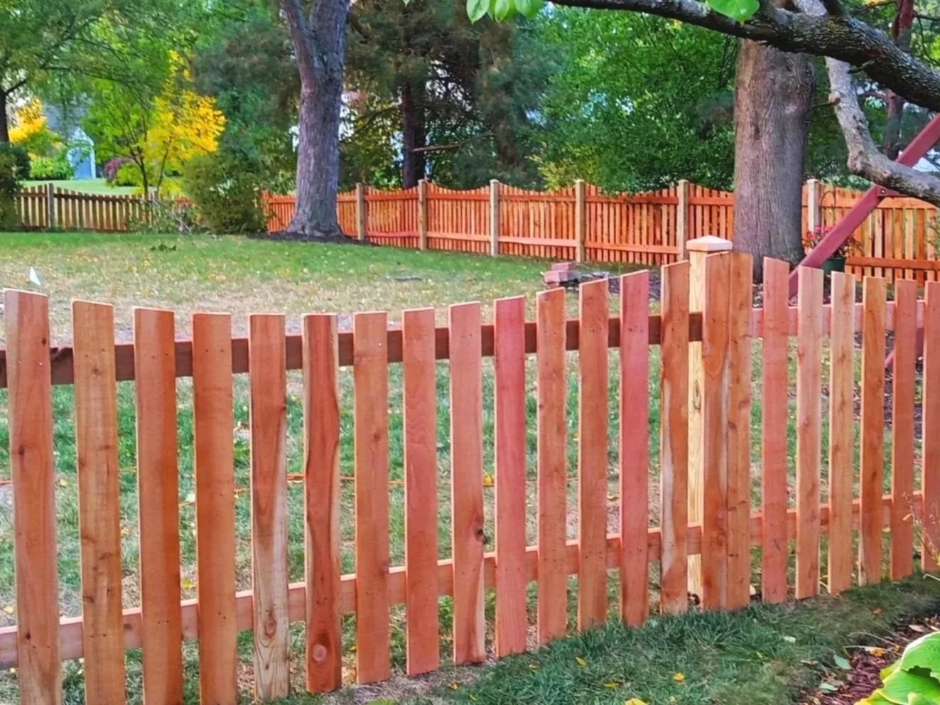 Red cedar picket scalloped fence in Naperville, IL