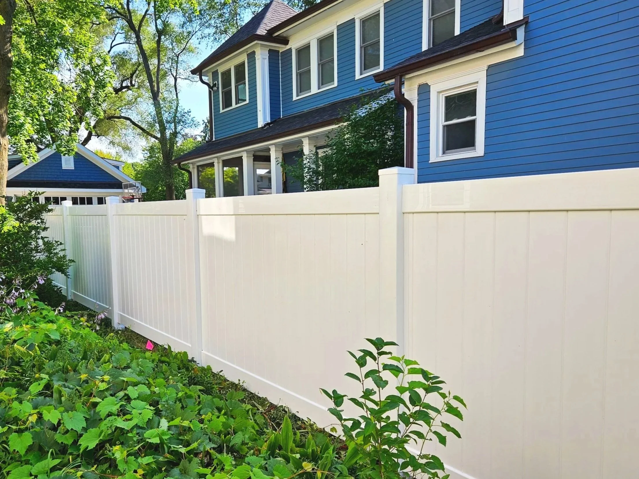 Solid vinyl privacy fence in Wheaton, IL