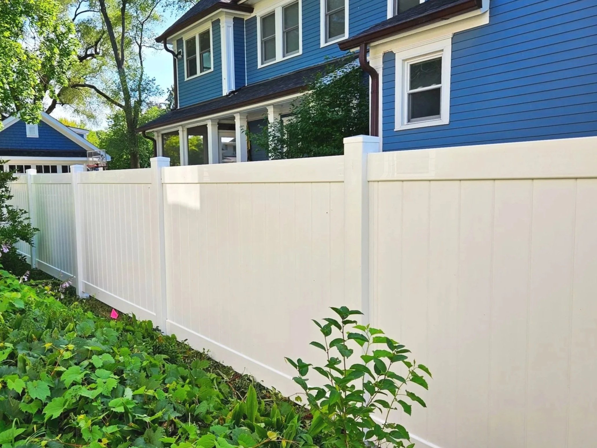 Solid vinyl privacy fence in Wheaton, IL