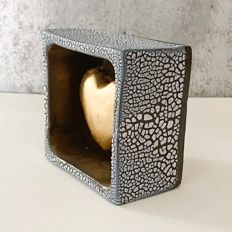 gold heart dark crackle shadow box side