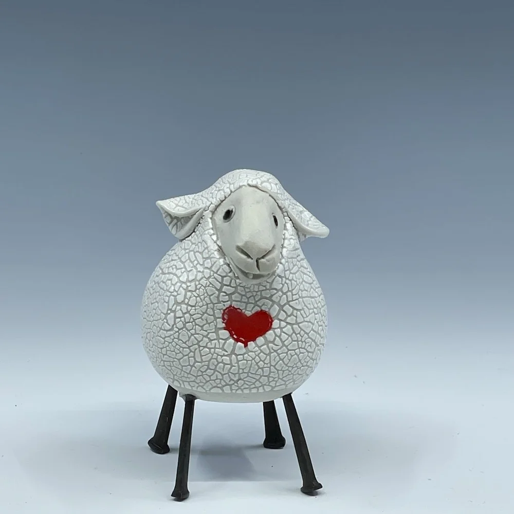 antique sheep ✵ * クリーム色リボンの キュートな羊さん antique
