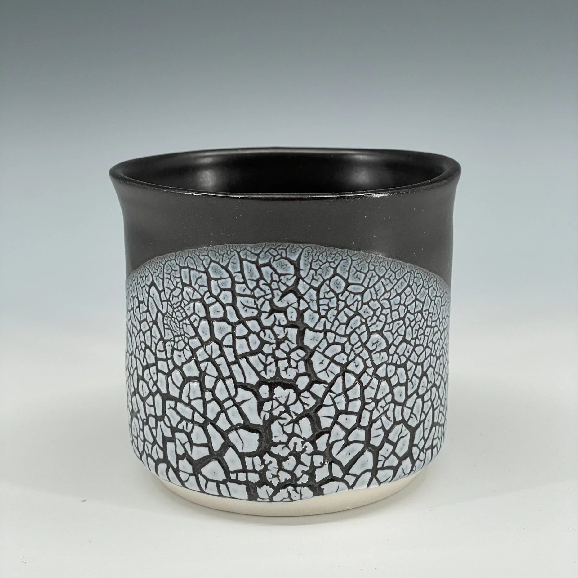 black and crackle mug