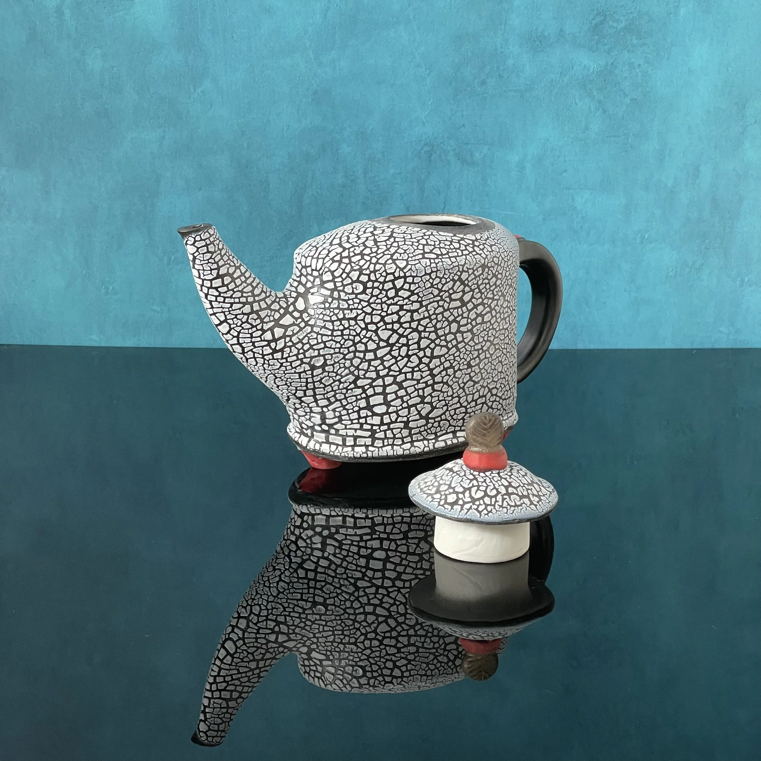 Red footed teapot Open_bprodaniuk