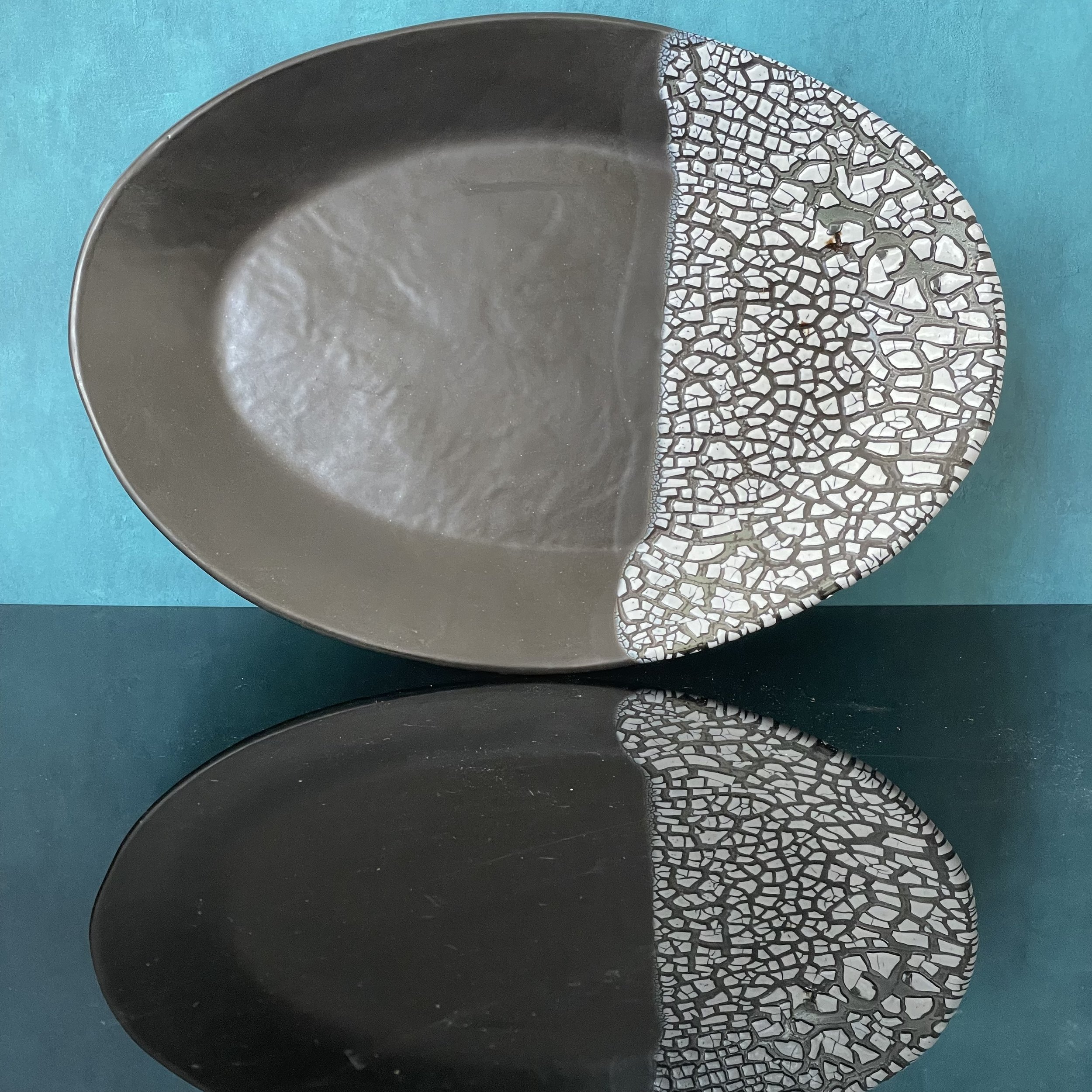 black and crackle platter