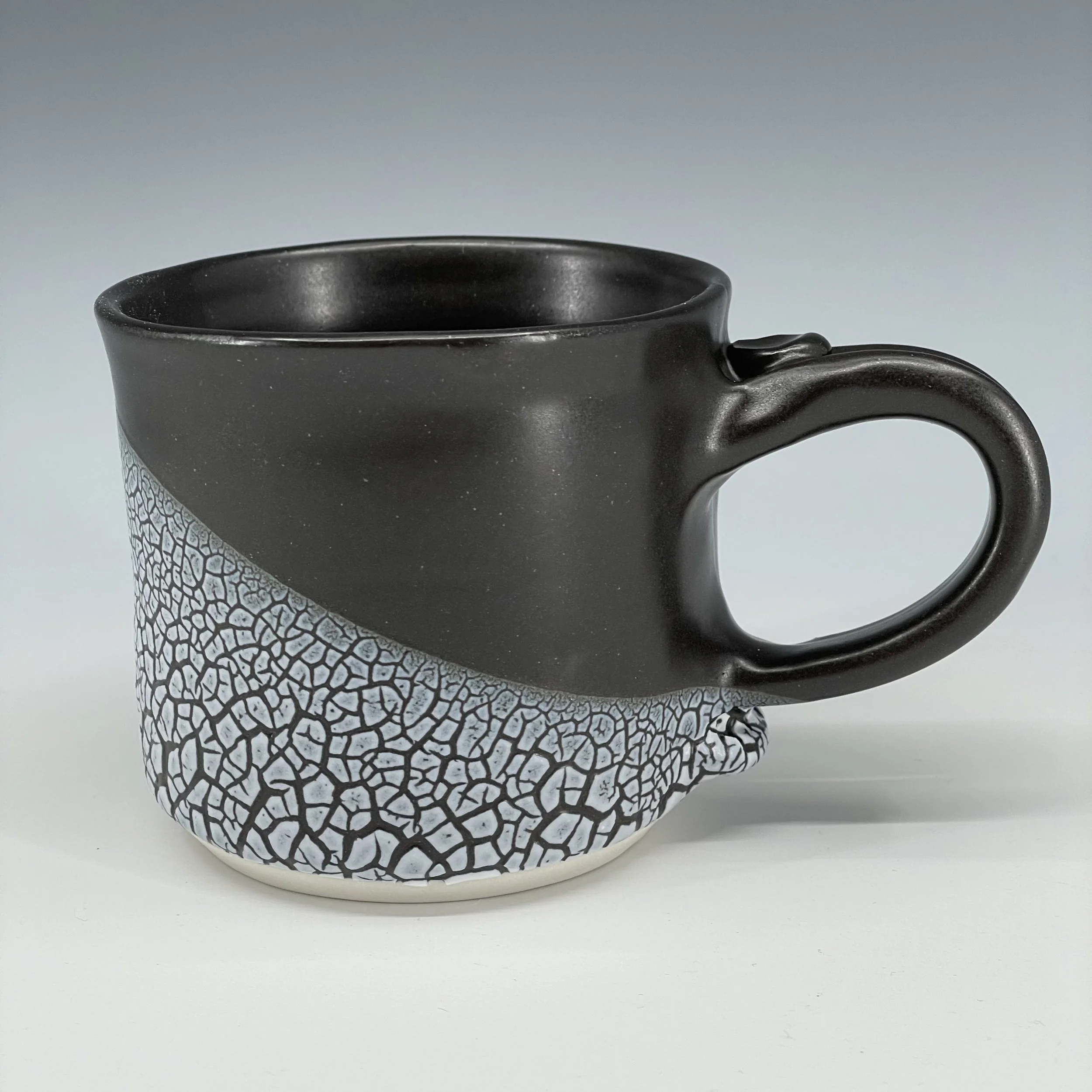 black and crackle mug