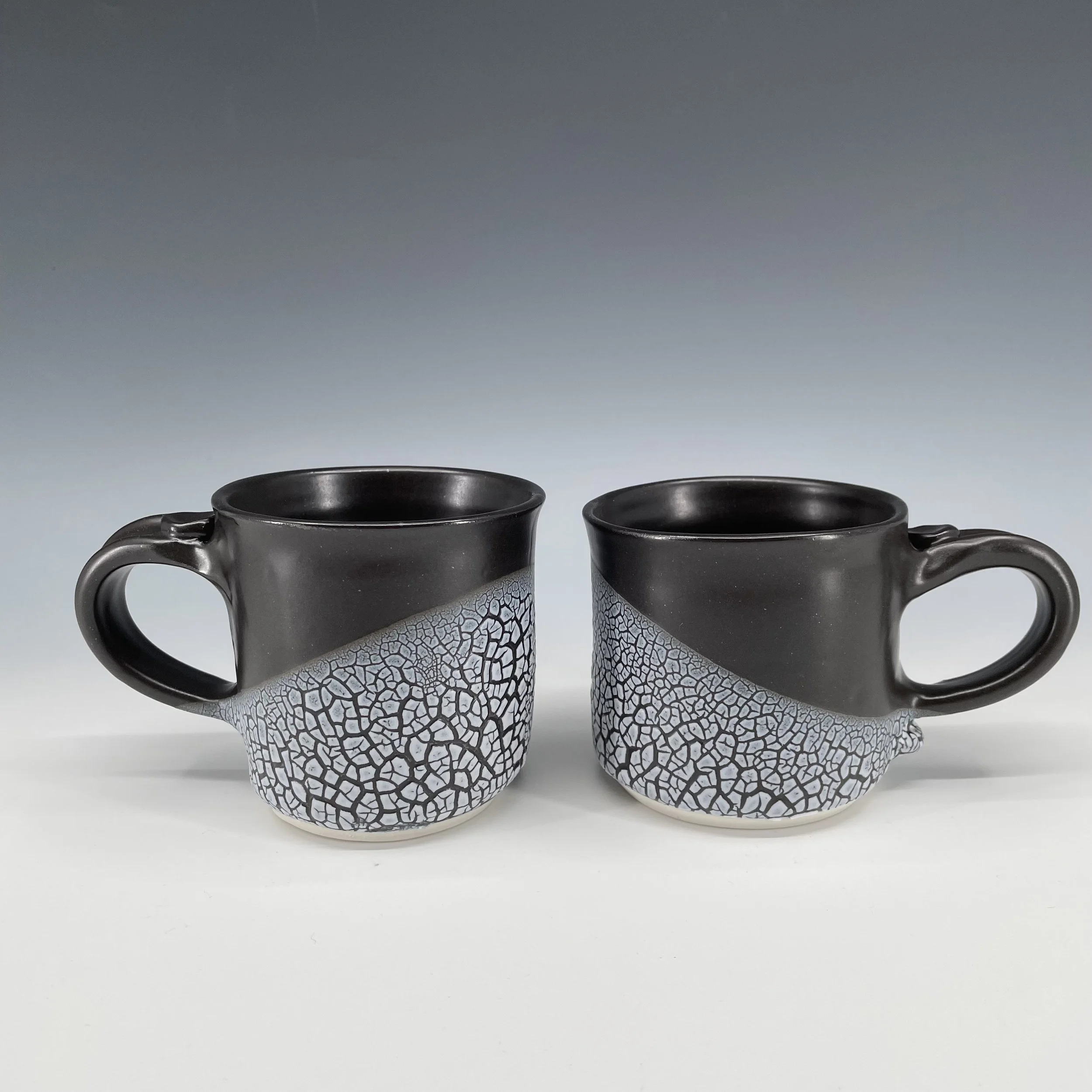 black and crackle mug pair