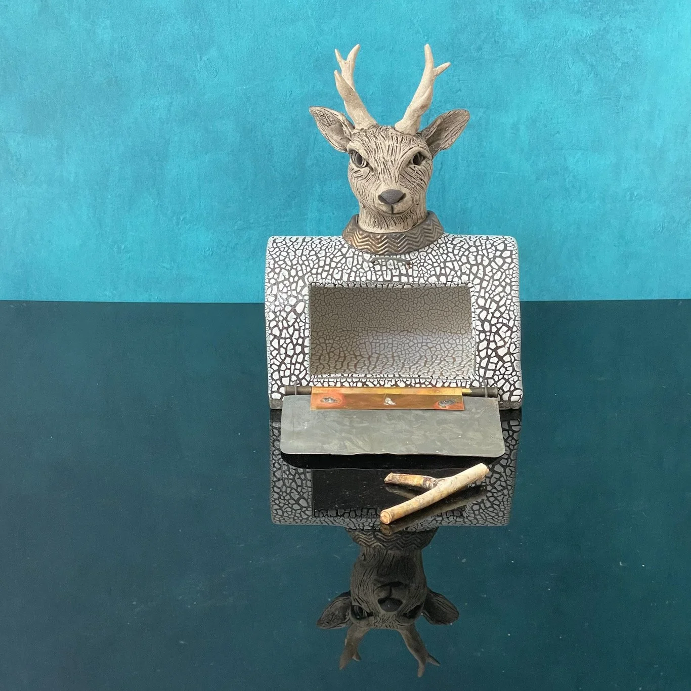 Deer secret keeper open