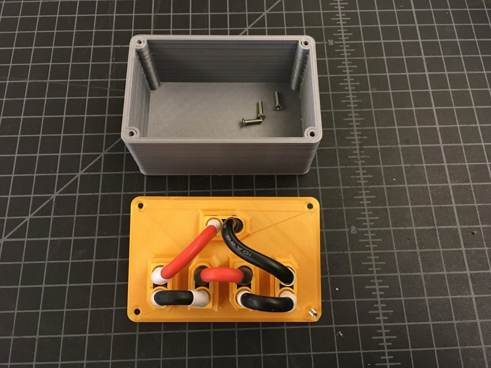   The combiner box is printed, XT90 connectors are inserted and wired in series.  
