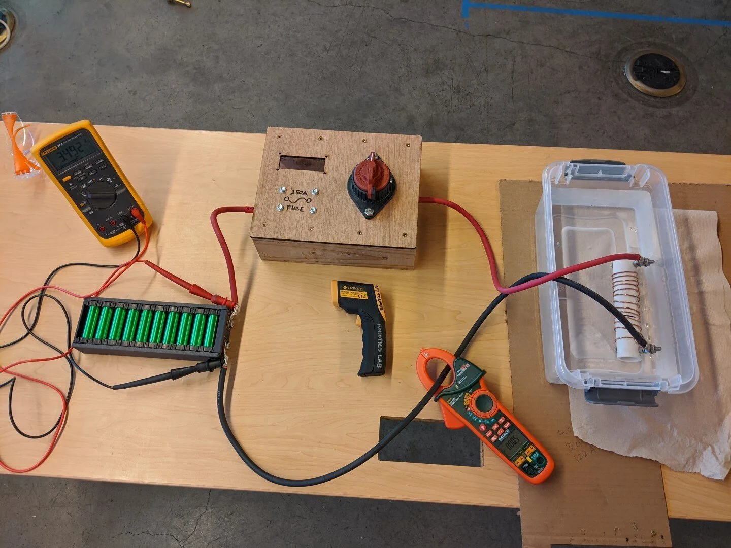 Prior to assembling all 28 of the modules, we did a high current discharge on a test module to make sure it held up. The test setup consists of the battery module connected to a custom made power resistor through a fuse and main disconnect switch.