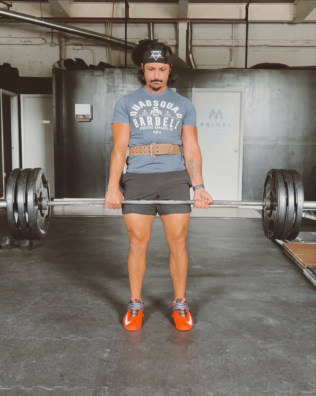 Barbell sumo deadlift instructions and video