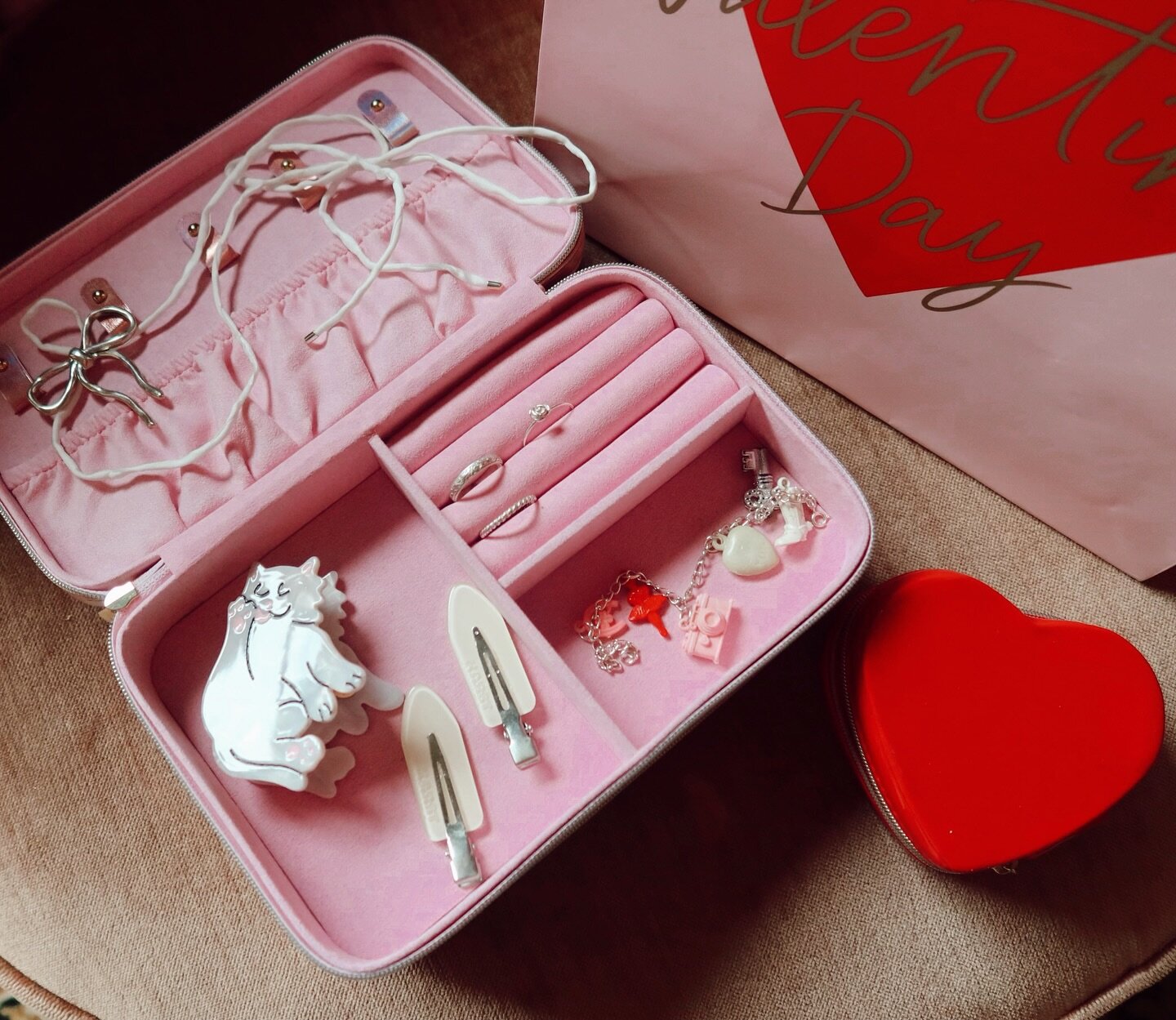 Get them something they will love this Valentine&rsquo;s Day - this adorable jewelry organizer is available now at @target 💝