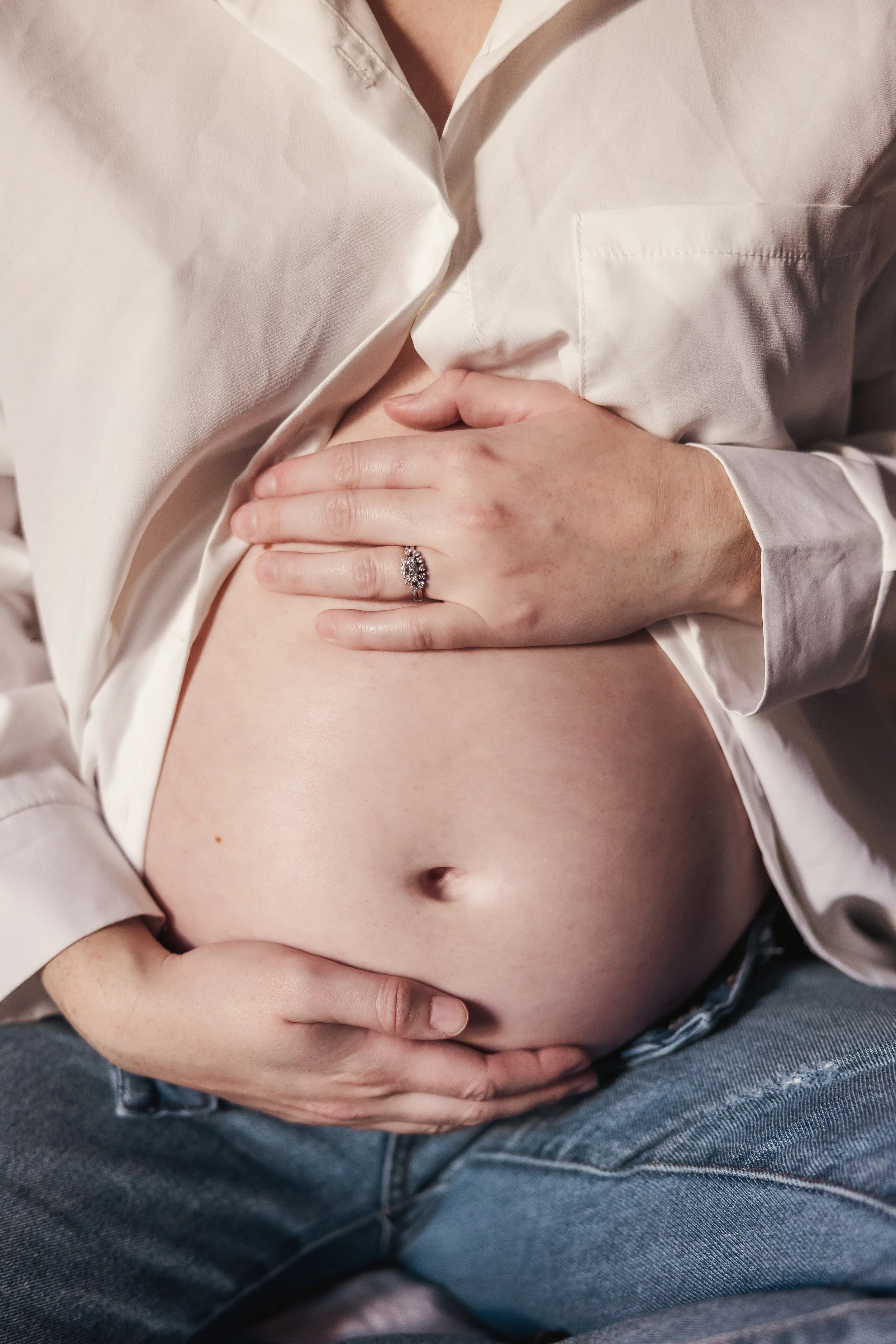 Marisa & DJ_Maternity_20231112_37.jpg