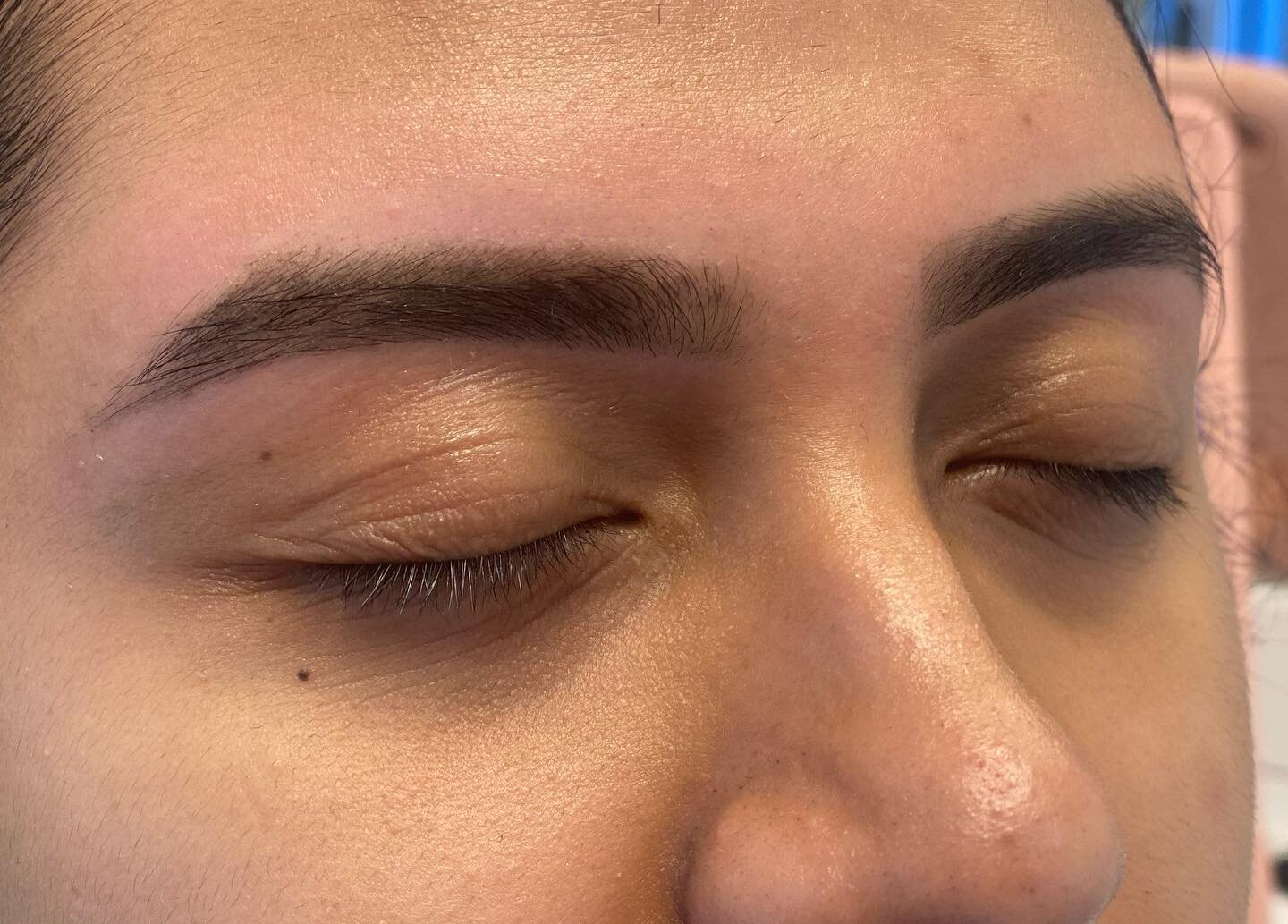 Freshie Brows 🥵  if you&rsquo;re a minimalist when it comes to makeup, or you feel like you need a natural pick-me-up, a brow tint is the perfect option. A brow tint will adhere to the brows hairs for 3-4 weeks, making them appear fuller and more sh