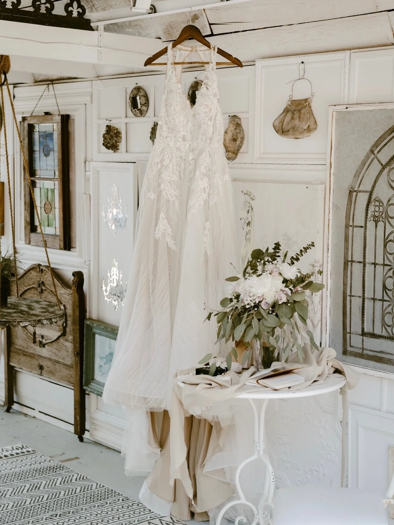 Ahh yes&hellip; the iconic hanging dress photo 🤍

It&rsquo;s basically a wedding day rite of passage.

Lucky for you, we have so many dreamy spots around Peacock Ridge to match whatever vibe you&rsquo;re going for - romantic, rustic, modern, timeles