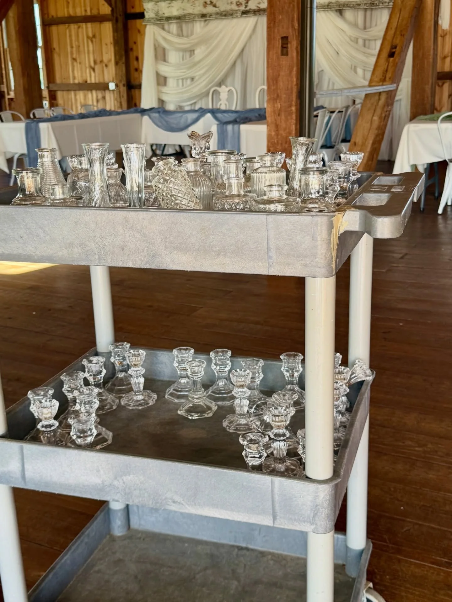 Every wedding setup has a moment that looks a little like this&hellip;

Boxes everywhere, d&eacute;cor being unpacked, and all the little details finding their place.

Then before you know it, the whole room transforms. ✨

Swipe to the end to see the