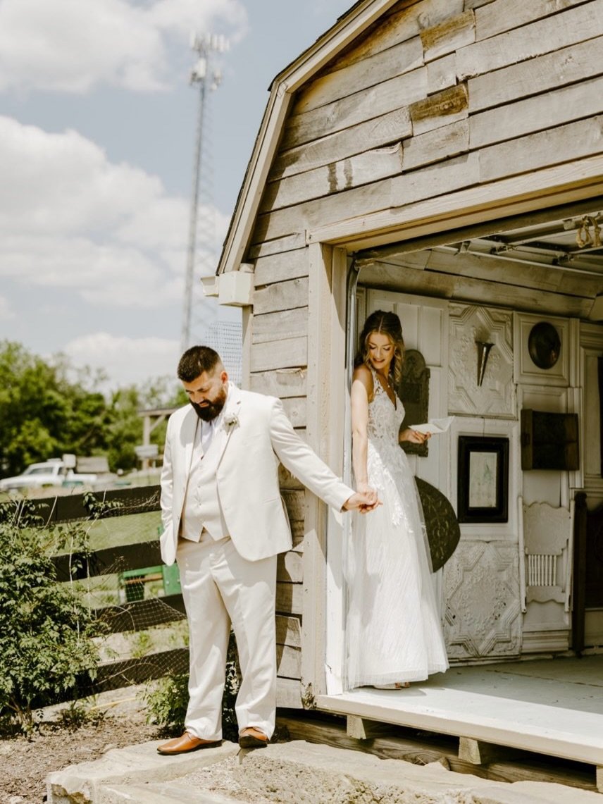 Reading letters to each other before &ldquo;I do&rdquo; might be one of our favorite traditions 🤍

Such a sweet way to slow down and share a private moment before the celebration begins. ✨

Would you do this on your wedding day? 👀

📸: @siennacphot
