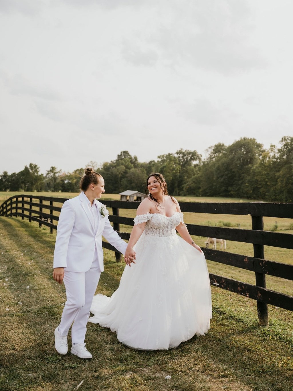 The most gorgeous photos from the most perfect day 🤍🌾✨

From the open fields to the peaceful countryside views, these are the kinds of moments Peacock Ridge was made for.

We would love to help you create moments like this for your wedding day too 