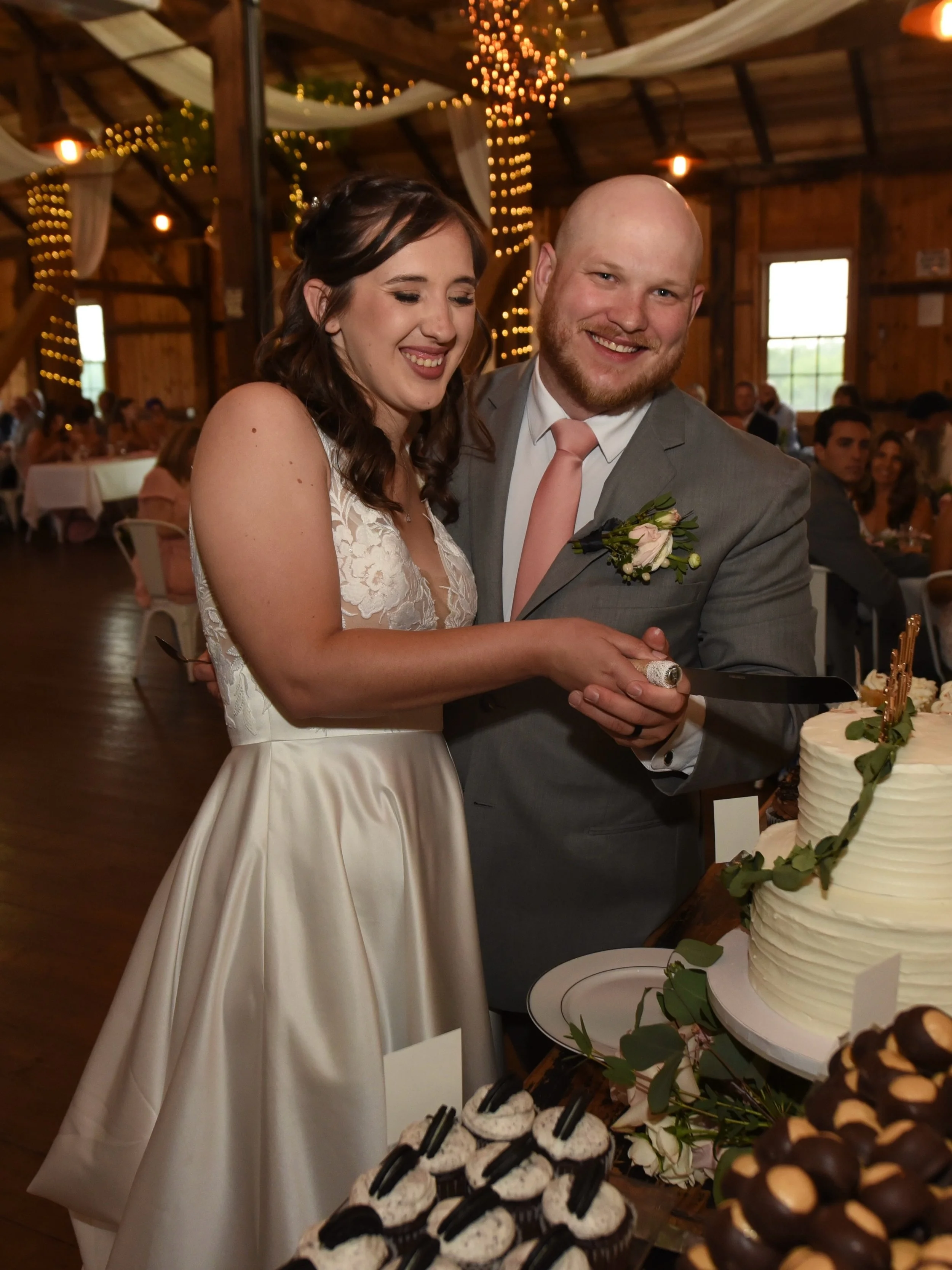 One of the sweetest little spots inside the barn for a cake cutting moment 🤍🍰✨

If you&rsquo;ve been looking for a venue with a warm, romantic reception space, come tour Peacock Ridge and picture your day here 💍

📸: @peterbrucephotography 

#peac